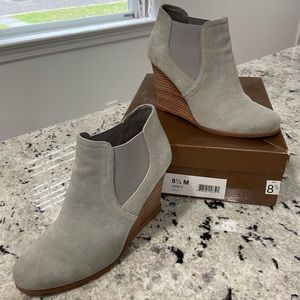 Audrey Brooke Grey Cindy Wedge